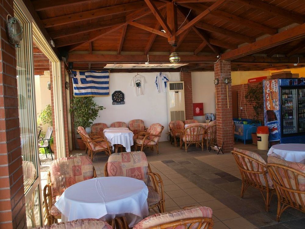 Hotel Haris On The Beach Agia Marina  Exterior photo