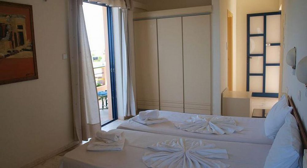 Hotel Haris On The Beach Agia Marina  Exterior photo